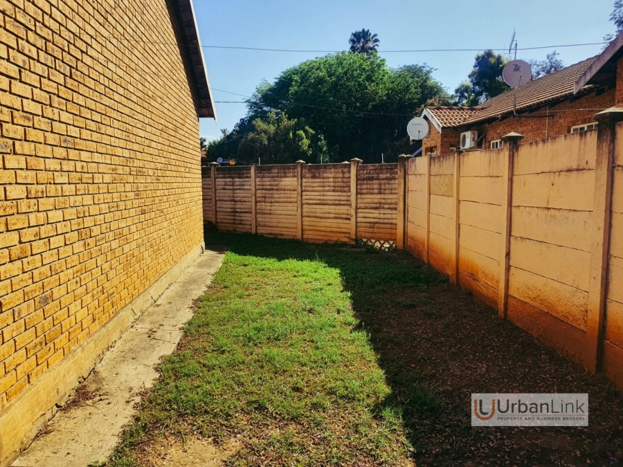 2 Bedroom Property for Sale in Oos Einde North West